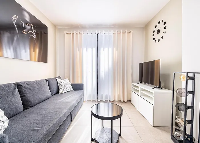 And Home, Canteras Apartmán