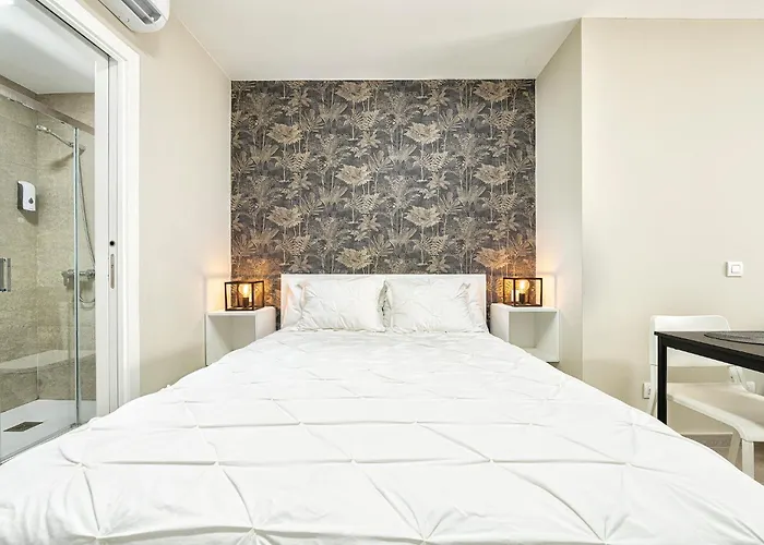 And Home, Canteras *