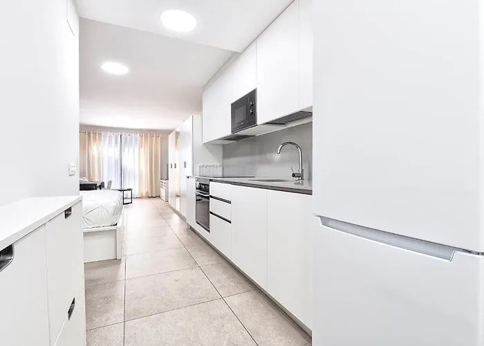 And Home, Canteras *